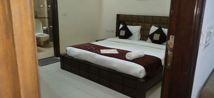 Bedroom, sarvapriya vihar 3.5 Bedroom 2000 Sq.Ft. Builder Floor In Sarvapriya Vihar Delhi 7863661