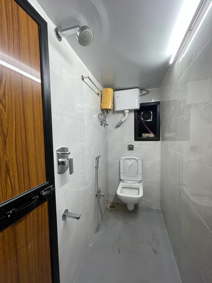 Bathroom, pankaj-mansion 1 Bedroom 600 Sq.Ft. Apartment In Worli Mumbai 7863705