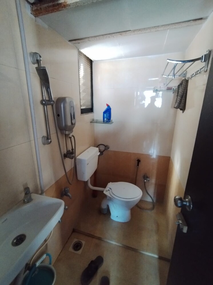 Bathroom, raunak-unnathi-greens 1 Bedroom 420 Sq.Ft. Apartment In Kasarvadavali Thane 7863799