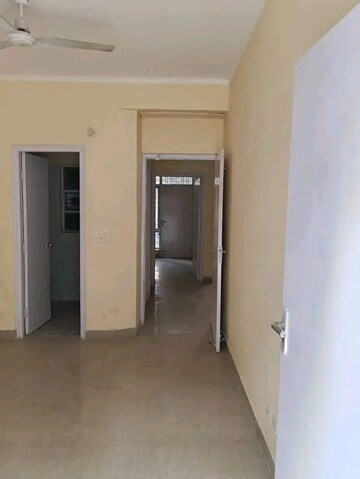 Furnished Amenities in 3 BHK Apartment at Unitech Harmony, Sector 50 – for Sale