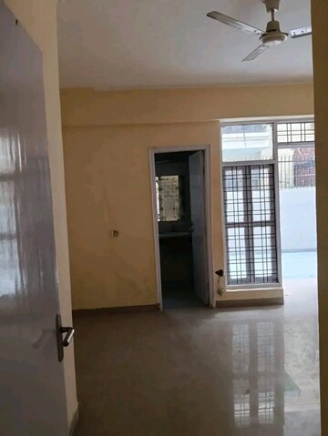 Furnished Amenities in 3 BHK Apartment at Unitech Harmony, Sector 50 – for Sale