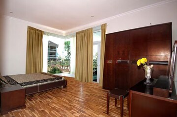 Room in 4 BHK Apartment at Raheja Atlantis, Sector 31 – for Sale