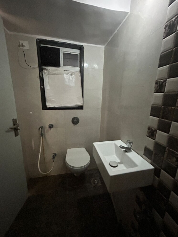 Bathroom, aakar-goregaon-rasik-chs 1 Bedroom 522 Sq.Ft. Apartment In Goregaon West Mumbai 7863994