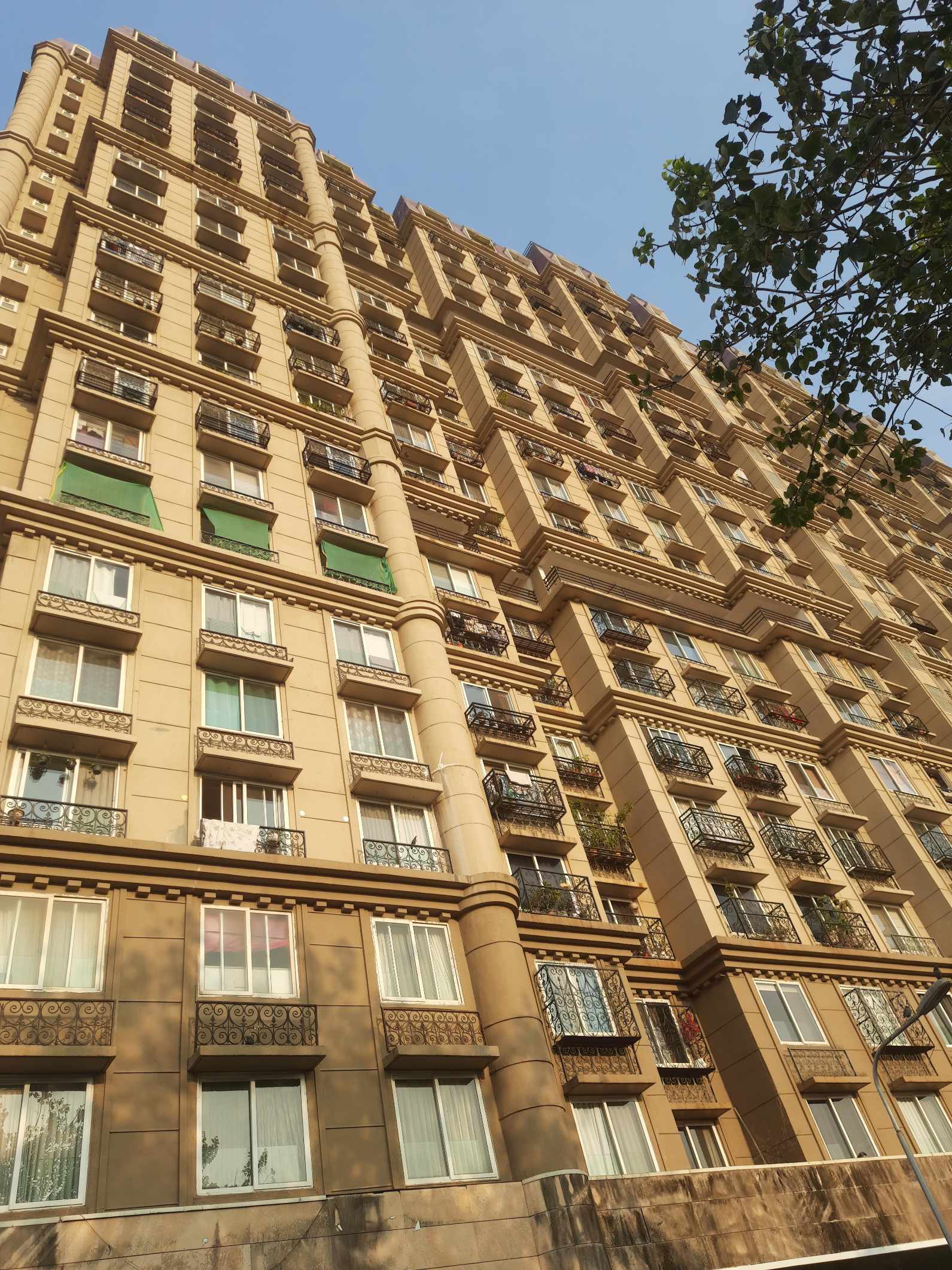 3 BHK + Servant Room Apartment For Sale in Kanakia Paris