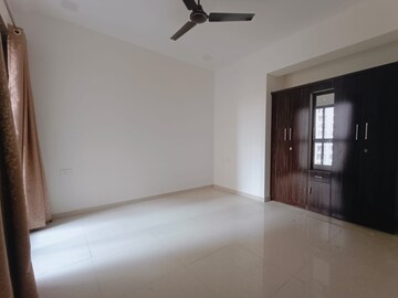 Room in 2 BHK Apartment at Runwal Eirene, Balkum Pada – for Rent