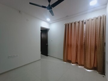 Room in 2 BHK Apartment at Runwal Eirene, Balkum Pada – for Rent