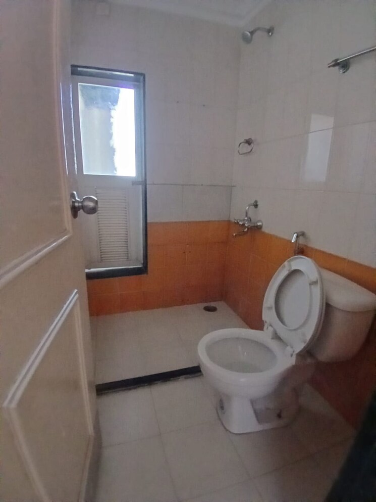 Bathroom, hiranandani-estate-hill-grange 2 Bedroom 750 Sq.Ft. Apartment In Ghodbunder Road Thane 7864302
