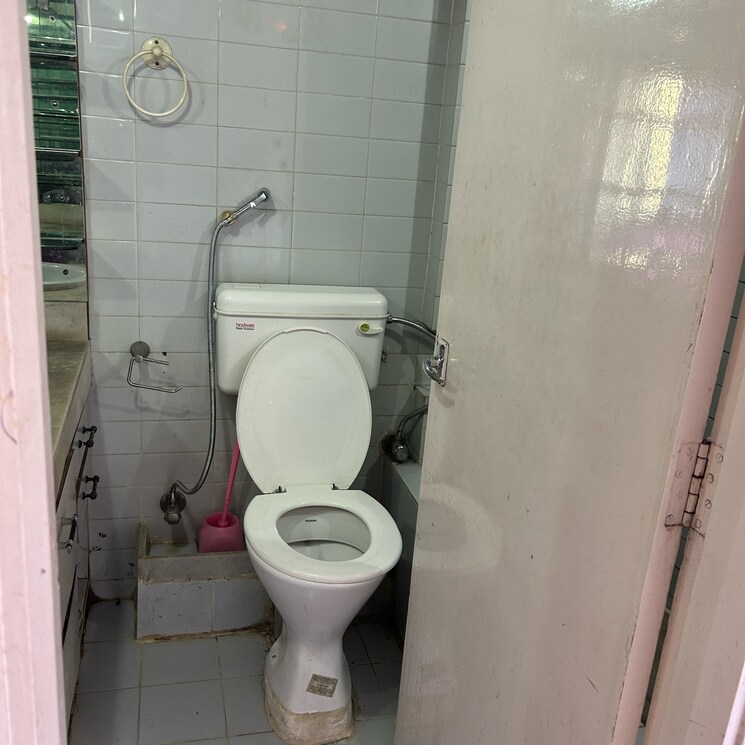 Bathroom, kalpataru-habitat 1 Bedroom 800 Sq.Ft. Apartment In Koregaon Pune 7864347