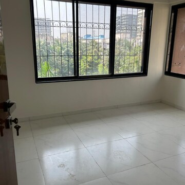 Room in 3 BHK Apartment at Juhu Shalimar CHS, Gulmohar Colony – for Rent