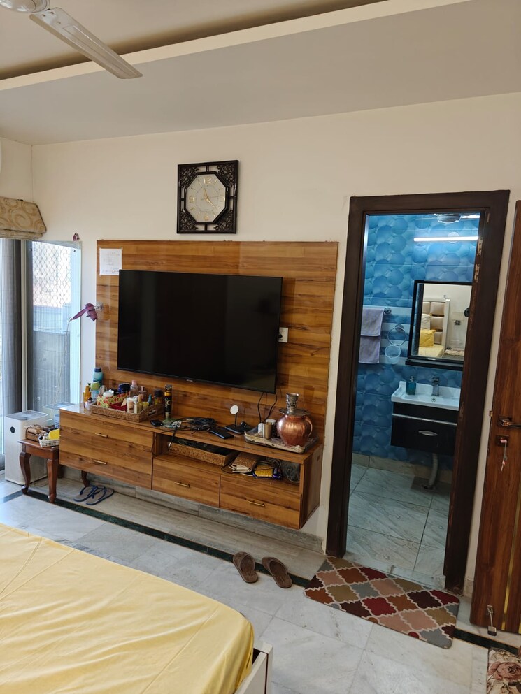 Living Room, bestech-park-view-spa-next 4 Bedroom 2350 Sq.Ft. Apartment In Sector 67 Gurgaon 7864813