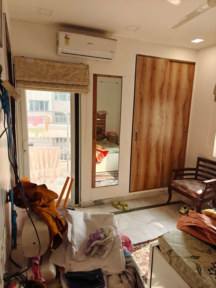 Living Room, bestech-park-view-spa-next 4 Bedroom 2350 Sq.Ft. Apartment In Sector 67 Gurgaon 7864813