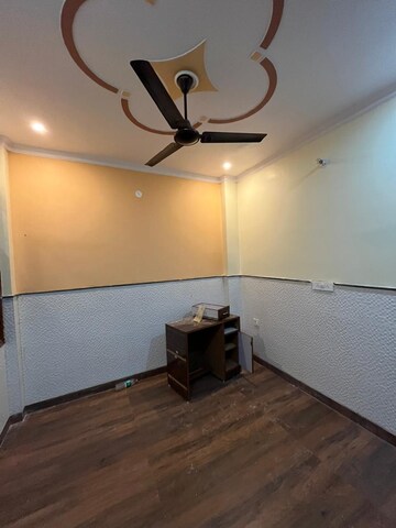Master Bedroom in 2 BHK Builder Floor at Gtb Enclave – for Rent