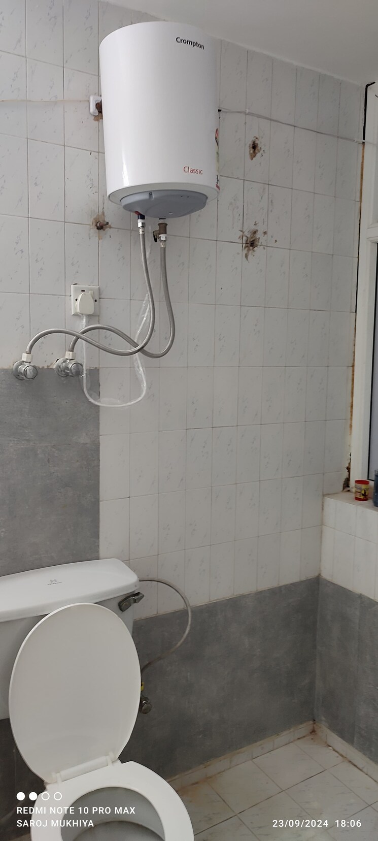 Bathroom, dlf-silver-oaks 4 Bedroom 2100 Sq.Ft. Apartment In Sector 26 Gurgaon 7864819