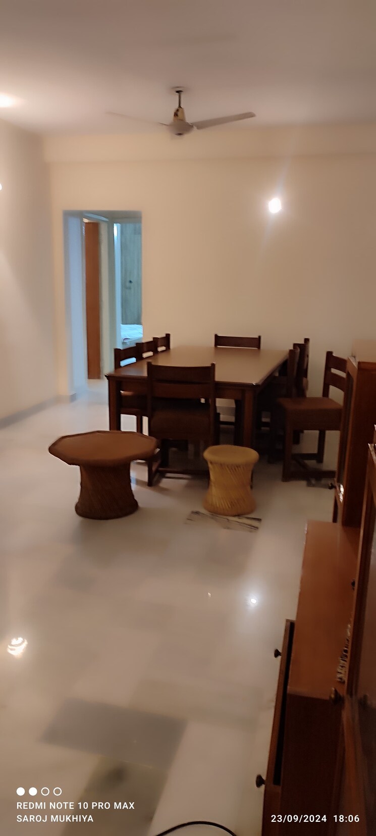 Living Room, dlf-silver-oaks 4 Bedroom 2100 Sq.Ft. Apartment In Sector 26 Gurgaon 7864819