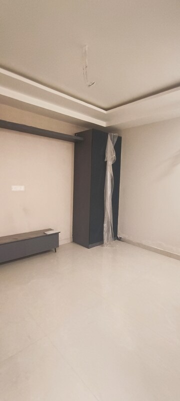 Room in 4 BHK Builder Floor at Sector 85 – for Sale