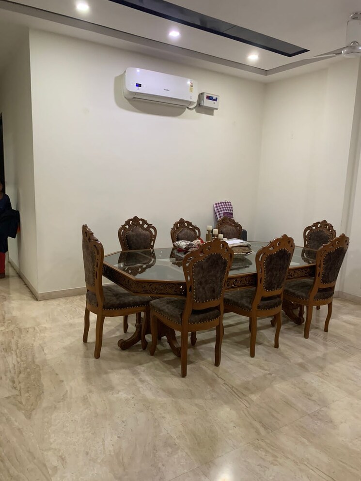 Living Room, dlf-cyber-city 3 Bedroom 215 Sq.Yd. Builder Floor In Sector 24 Gurgaon 7864891