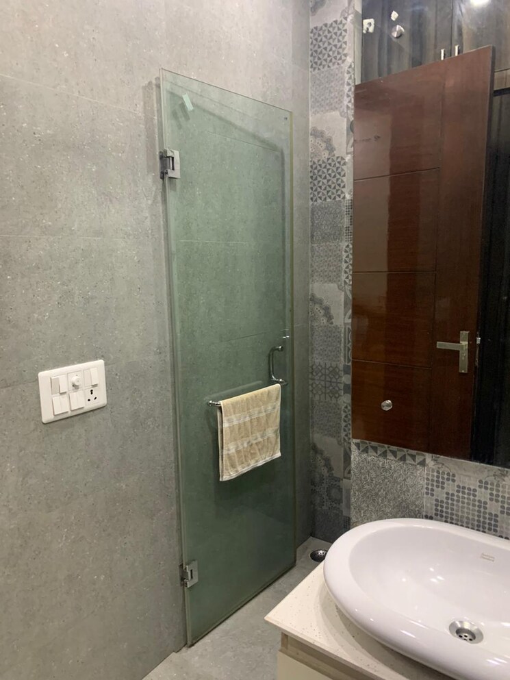 Bathroom, dlf-cyber-city 3 Bedroom 215 Sq.Yd. Builder Floor In Sector 24 Gurgaon 7864891