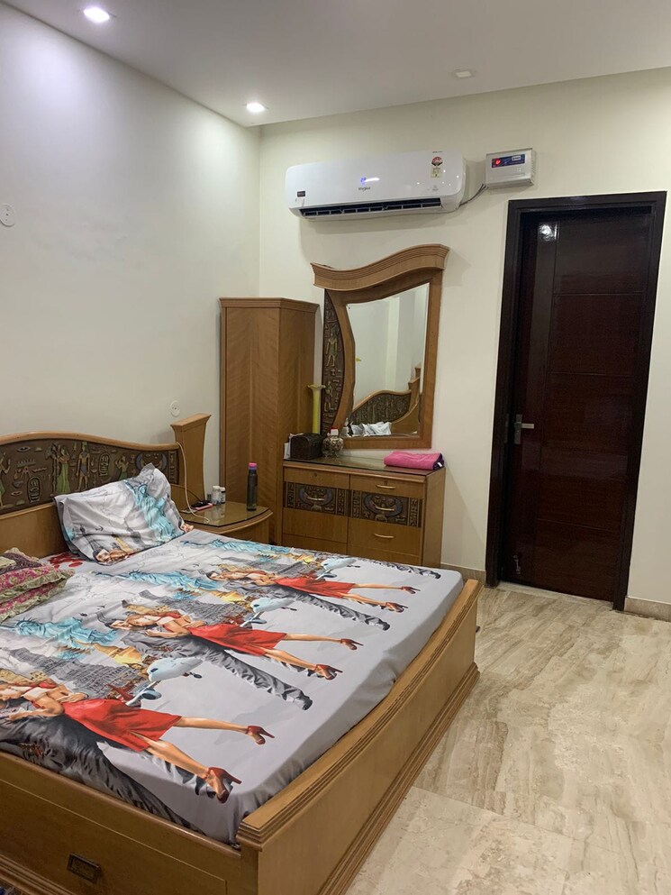Master Bedroom, dlf-cyber-city 3 Bedroom 215 Sq.Yd. Builder Floor In Sector 24 Gurgaon 7864891