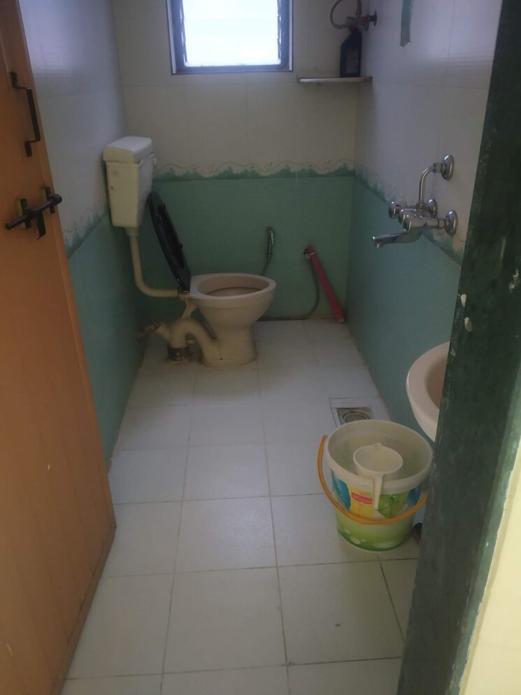 Bathroom, runal-deepmala 3 Bedroom 1150 Sq.Ft. Apartment In Pimple Saudagar Pune 7865303