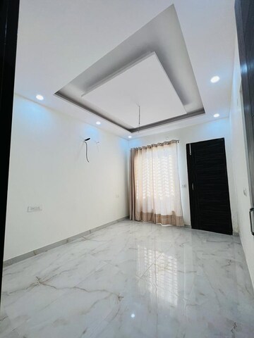 Room in 2 BHK Builder Floor at Sector 40 – for Sale