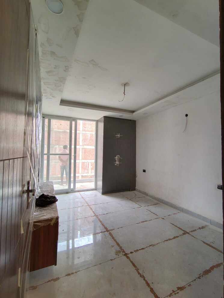 Room, sector 73 3 Bedroom 1600 Sq.Ft. Builder Floor In Sector 73 Noida 7866011