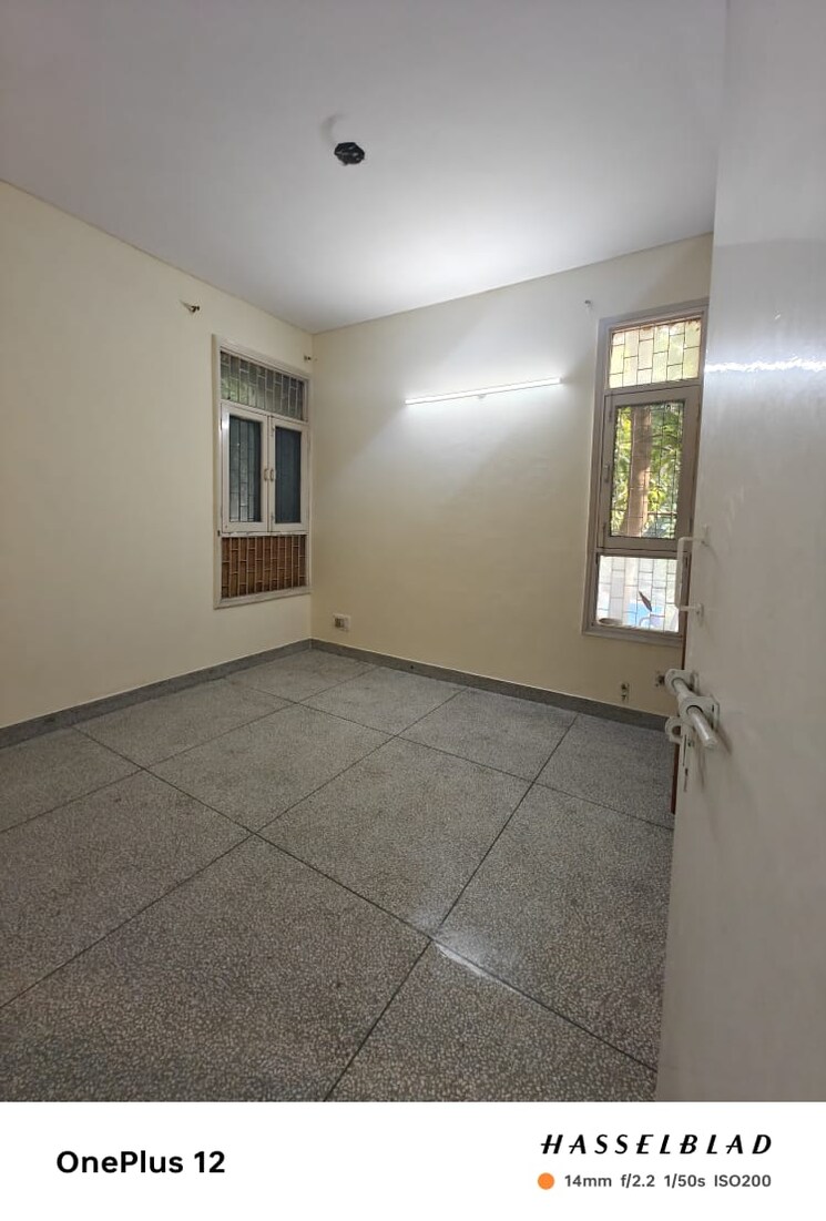 Room, new ashok nagar 2.5 Bedroom 1300 Sq.Ft. Apartment In New Ashok Nagar Delhi 7866331