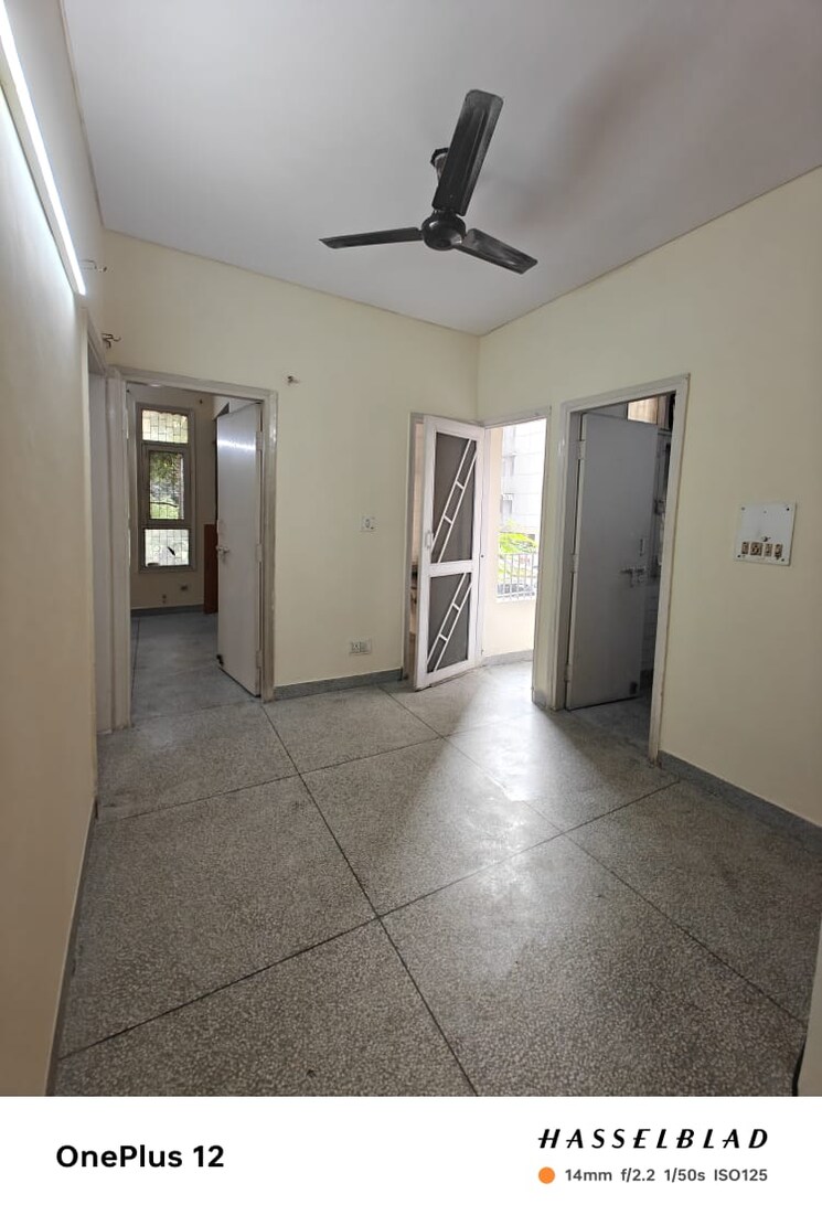 Room, new ashok nagar 2.5 Bedroom 1300 Sq.Ft. Apartment In New Ashok Nagar Delhi 7866331