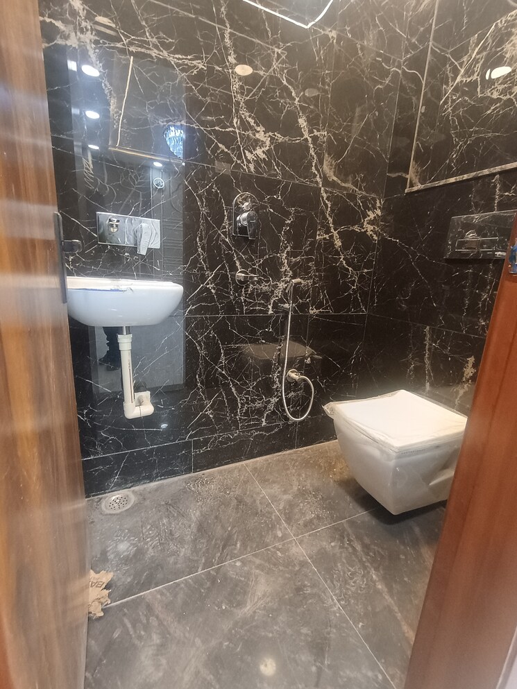  Parking, rama park 2 Bedroom 60 Sq.Yd. Builder Floor In Rama Park Delhi 7866721