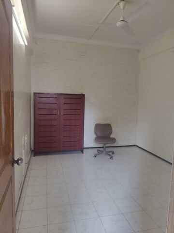 1 BHK Apartment For Rent in Khar West