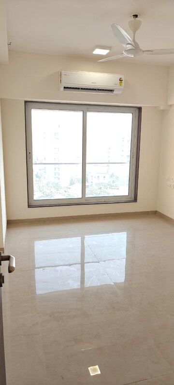 Room in 3 BHK Apartment at Acropolis CHS, Vile Parle West – for Rent
