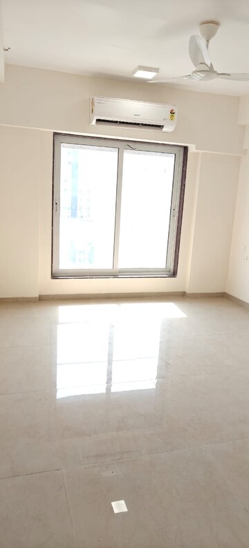 Room in 3 BHK Apartment at Acropolis CHS, Vile Parle West – for Rent