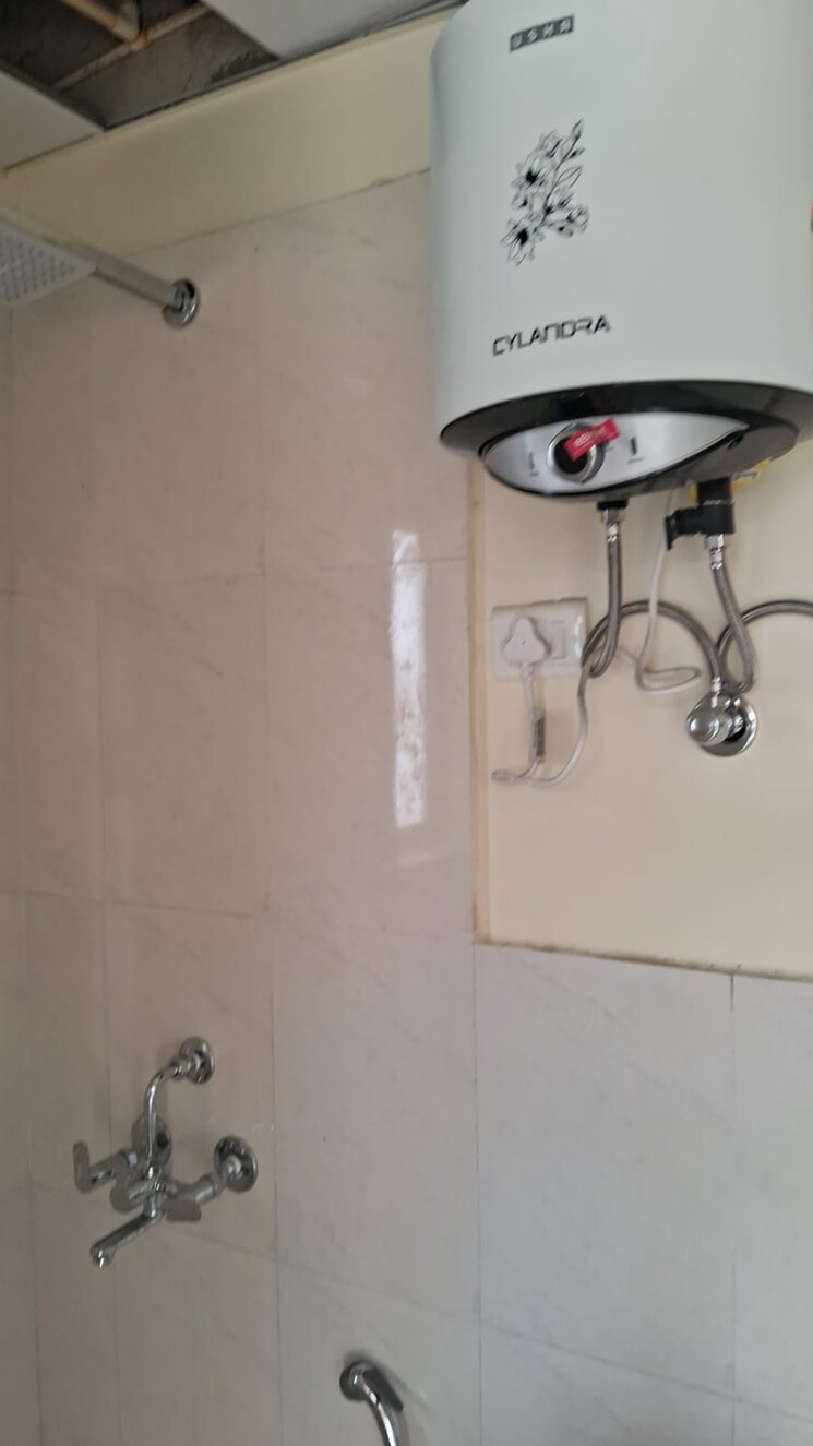 Bathroom, suncity-avenue-76 2 Bedroom 735 Sq.Ft. Apartment In Sector 76 Gurgaon 7866701