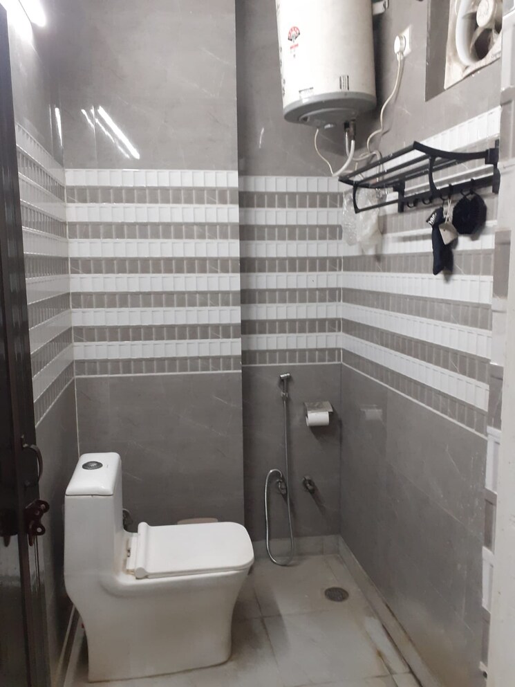 Bathroom, shastri nagar 2 Bedroom 450 Sq.Ft. Builder Floor In Shastri Nagar Delhi 7867421