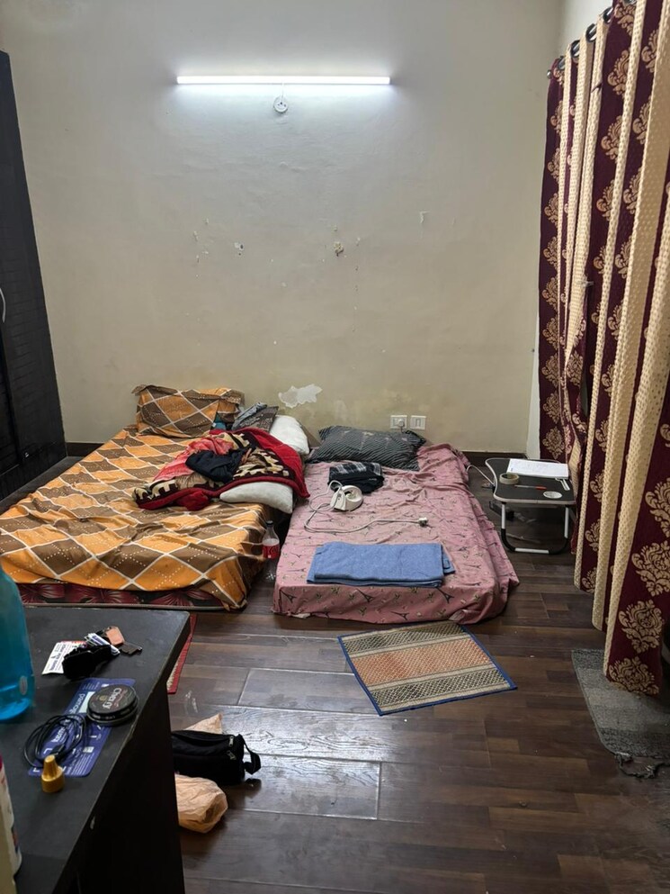 Bedroom, paras-tierea 2.5 Bedroom 1195 Sq.Ft. Apartment In Sector 137 Noida 7867561