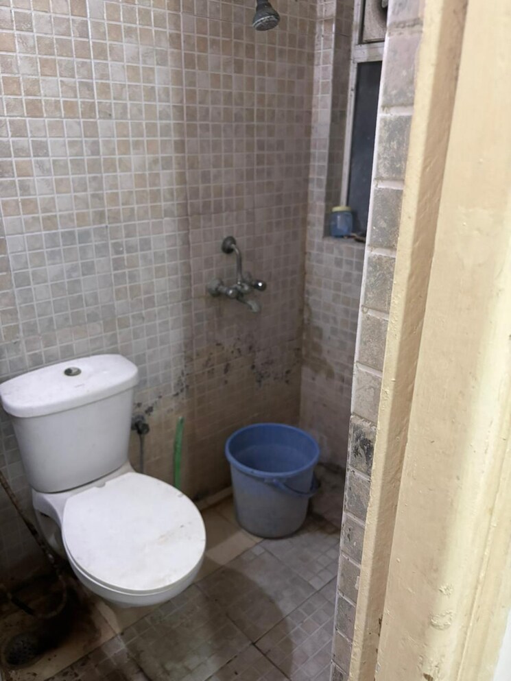 Bathroom, paras-tierea 2.5 Bedroom 1195 Sq.Ft. Apartment In Sector 137 Noida 7867561