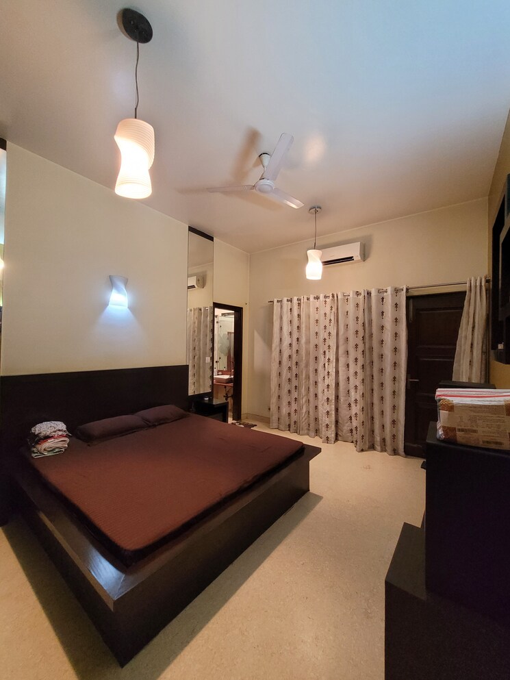 Master Bedroom, anand vihar 4 Bedroom 2700 Sq.Ft. Builder Floor In Anand Vihar Delhi 7867613