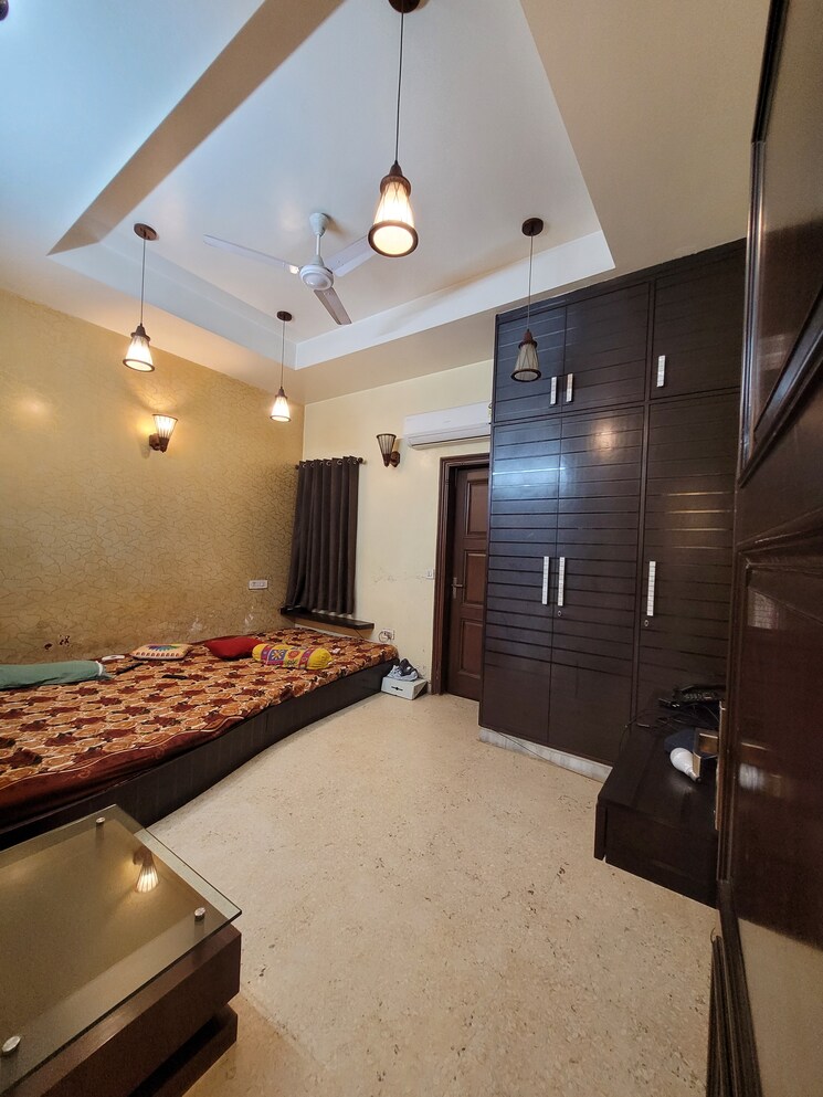Bedroom, anand vihar 4 Bedroom 2700 Sq.Ft. Builder Floor In Anand Vihar Delhi 7867613
