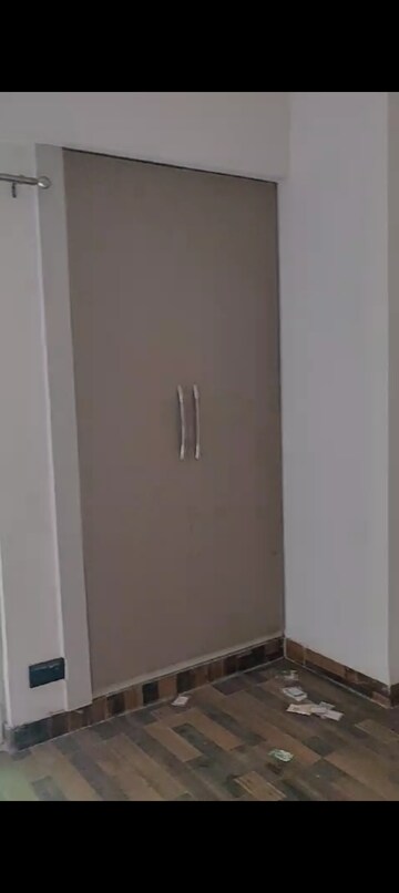Room in 2 BHK Apartment at Migsun Roof, Raj Nagar Extension – for Sale