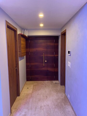 Room in 3.5 BHK Apartment at Radius Imperial Heights, Goregaon West – for Rent