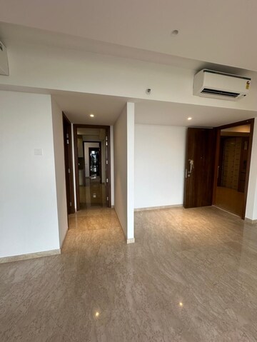 Room in 4 BHK Apartment at Hiranandani Lake Encalve Glendale, Ghodbunder Road – for Sale