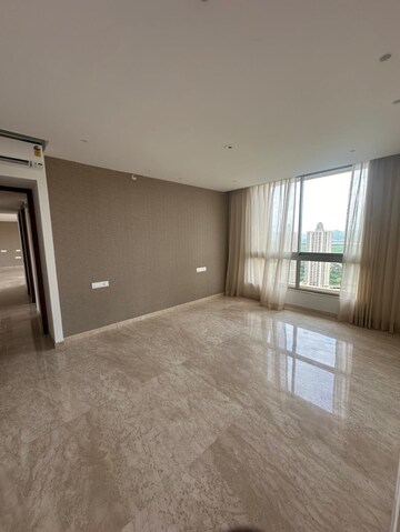 Room in 4 BHK Apartment at Hiranandani Lake Encalve Glendale, Ghodbunder Road – for Sale