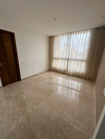 Room in 4 BHK Apartment at Hiranandani Lake Encalve Glendale, Ghodbunder Road – for Sale