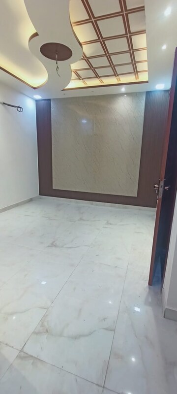 Room in 2.5 BHK Builder Floor at Shastri Nagar – for Sale