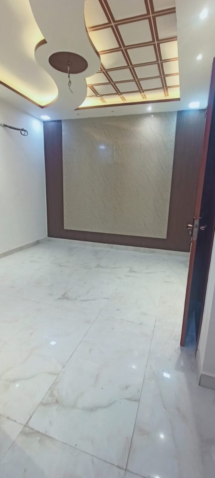 Room, shastri nagar 2.5 Bedroom 630 Sq.Ft. Builder Floor In Shastri Nagar Delhi 7867663