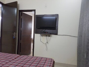 Master Bedroom in 1.5 BHK Builder Floor at Sector 40 – for Rent