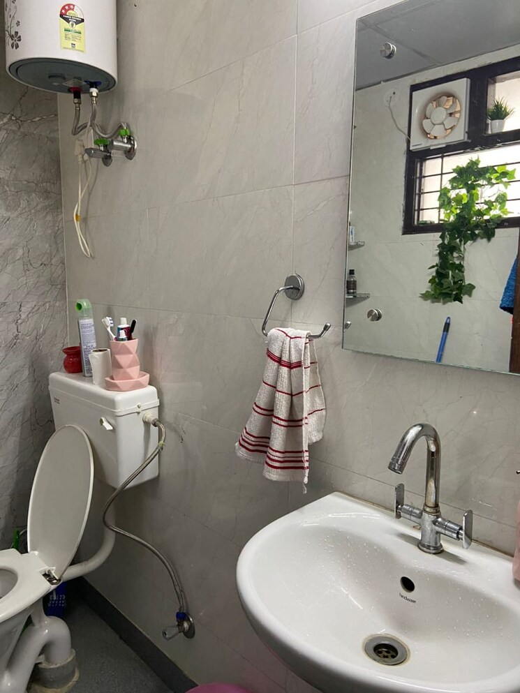 Bathroom, sector 40 1 Bedroom 790 Sq.Ft. Builder Floor In Sector 40 Gurgaon 7868000