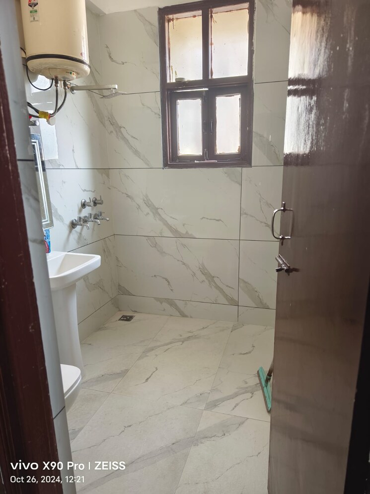 Bathroom, high ground 3 Bedroom 1800 Sq.Ft. Builder Floor In High Ground Zirakpur 7868035