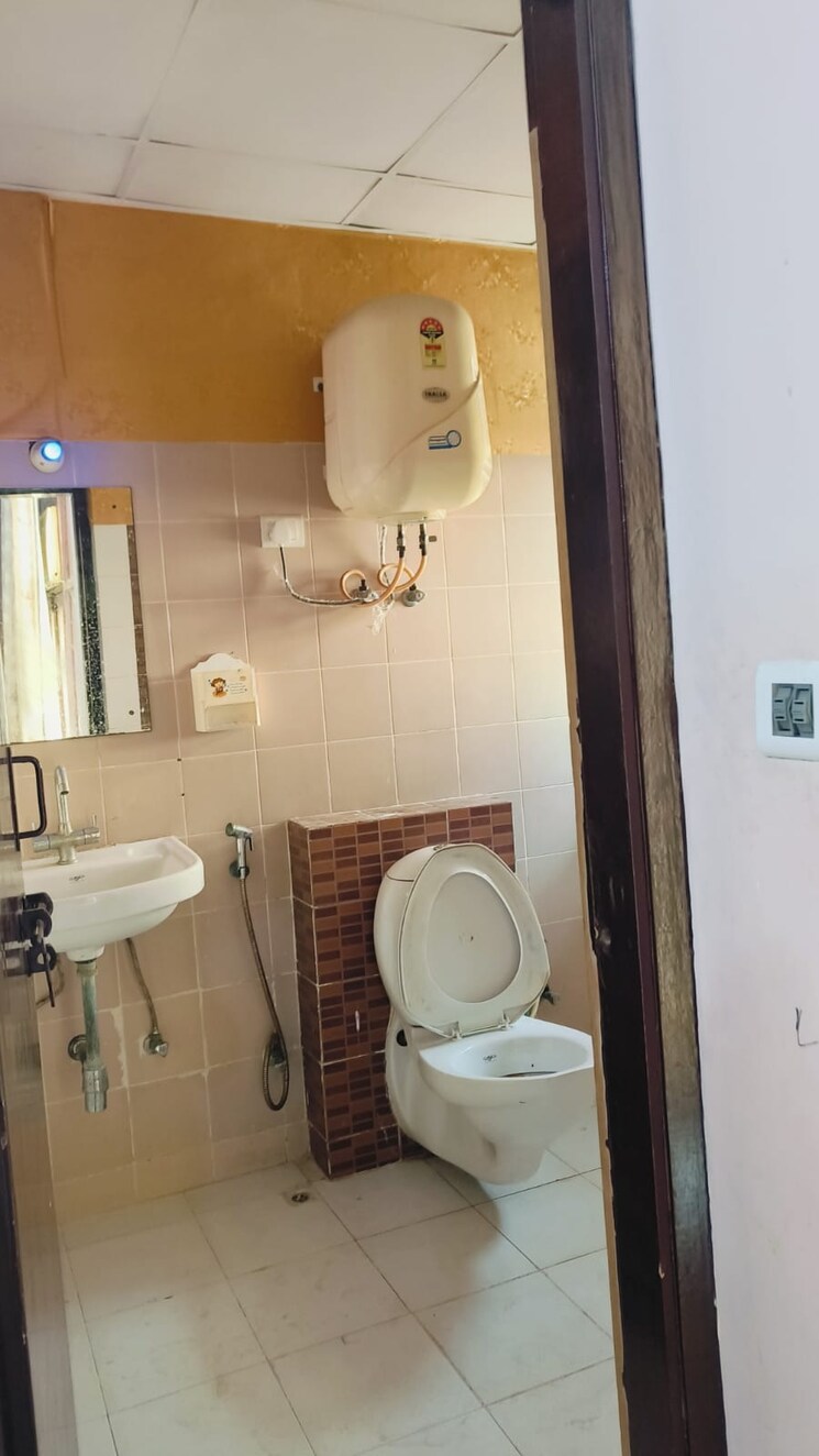 Bathroom, omaxe-heights 2 Bedroom 735 Sq.Ft. Apartment In Sector 86 Faridabad 7868120