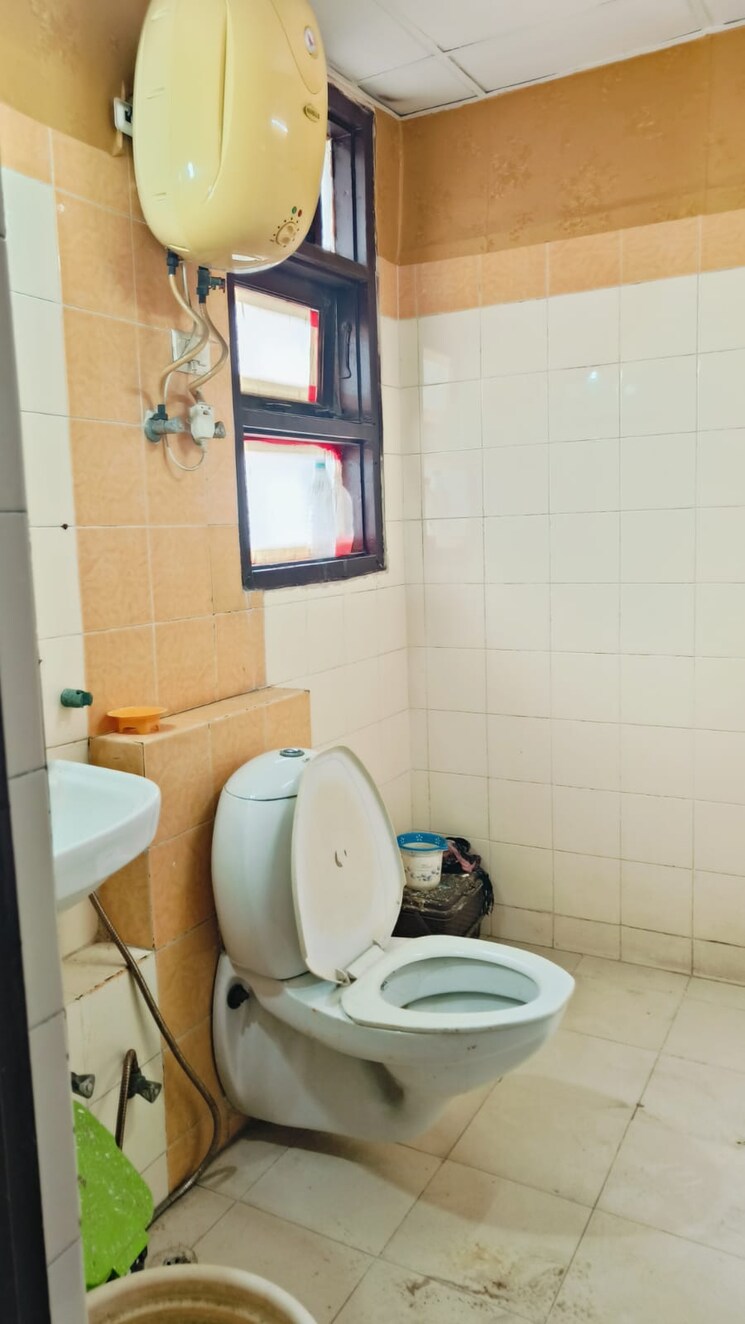 Bathroom, omaxe-heights 2 Bedroom 735 Sq.Ft. Apartment In Sector 86 Faridabad 7868120