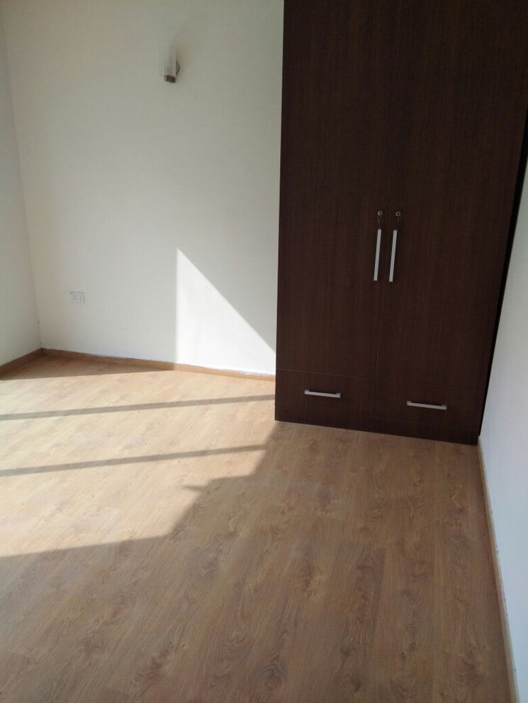 Room, dlf-park-place 4 Bedroom 2677 Sq.Ft. Apartment In Sector 54 Gurgaon 7868454
